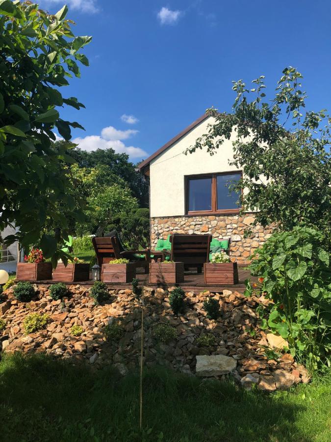 Czytelnia W Sadzie Krzykawka Exterior foto