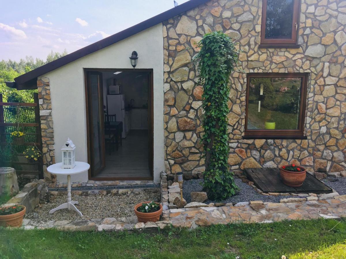 Czytelnia W Sadzie Krzykawka Exterior foto